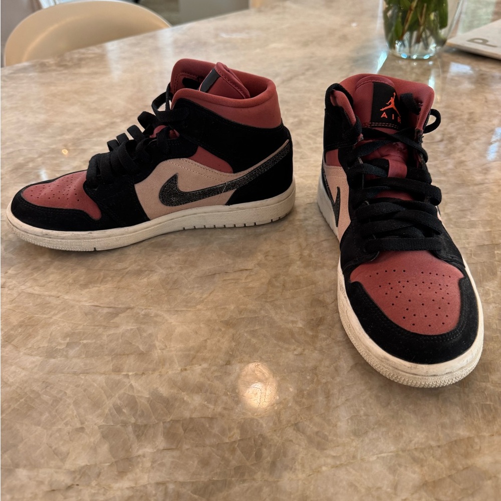 Rare Nike Air Jordan 1 Mid in Canyon Rust Women’s 7